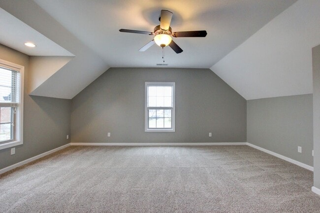 Building Photo - Executive Home on Cul de sac off exit 8.  Hurry.