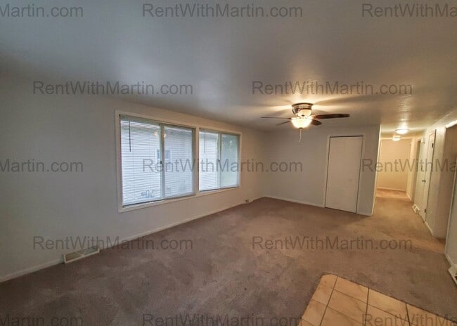 Building Photo - 3 Bedroom, 2 Bath & Main floor laundry- 6t...
