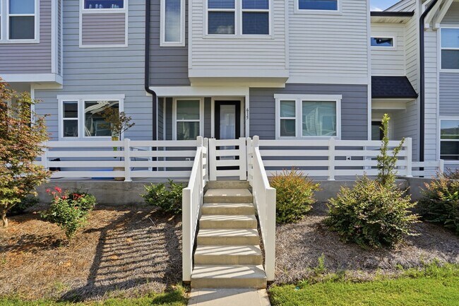 Building Photo - Like-New LoSo Townhome | 3BR + Loft | 2-Car Garage | Move-In Ready