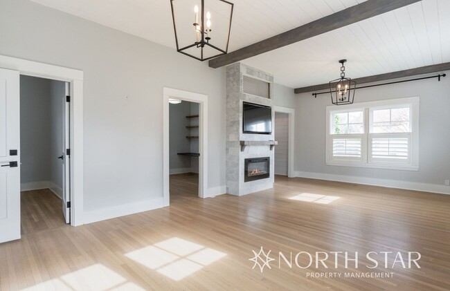 Building Photo - Coming Soon!  Remodeled Sellwood Bungalow