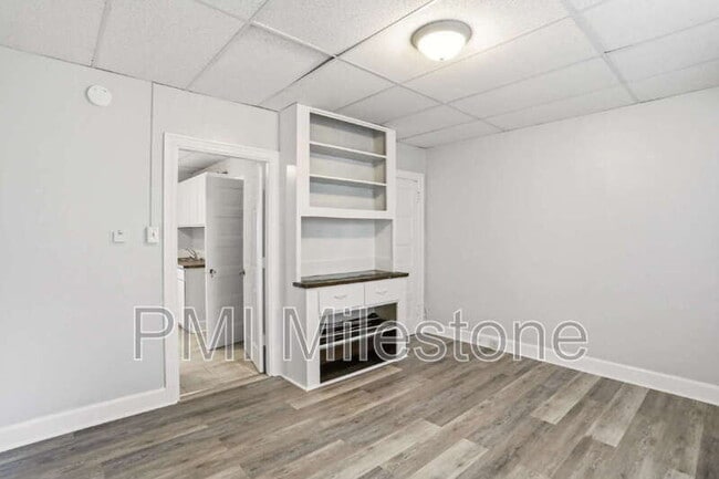 Building Photo - 207 N Mulberry St