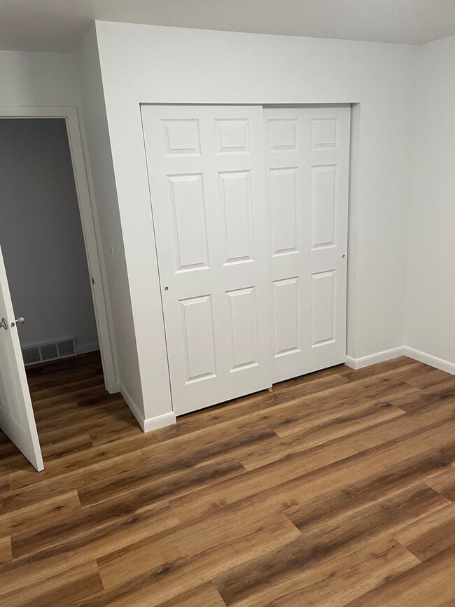 Building Photo - Spacious 5-Bedroom Home Near Little Cotton...