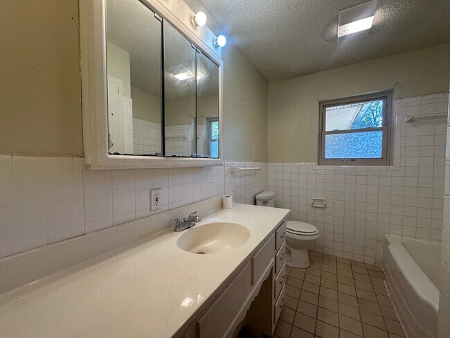 Building Photo - 115 Dawn Dr