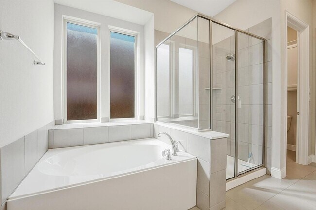 Building Photo - 1910 Graham Wy