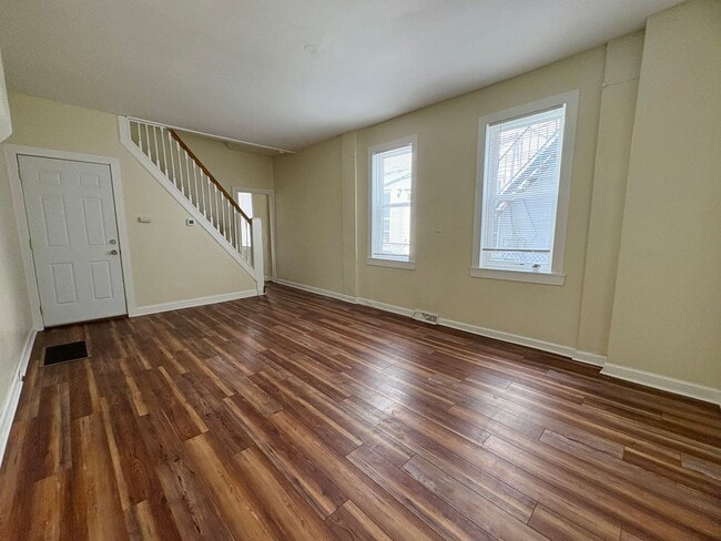 Building Photo - Spacious 4 Bedroom 1 Bathroom Rowhome in R...