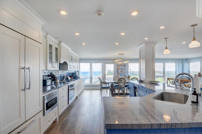 Building Photo - 2066 N Ocean Blvd