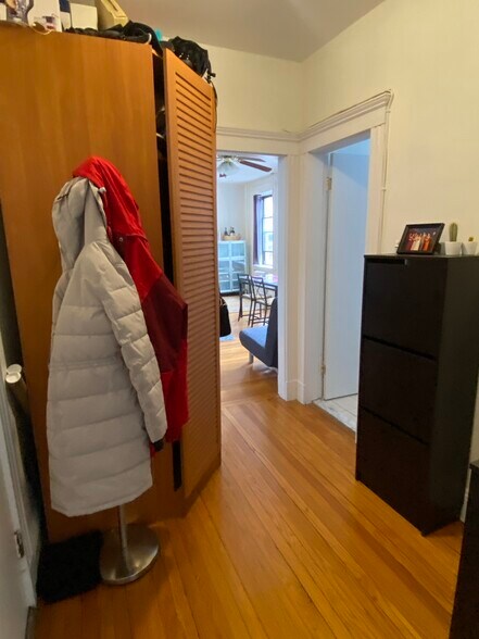 Building Photo - 6 Sutherland Rd