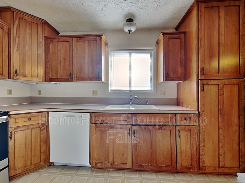 Building Photo - 380 Ladino Dr