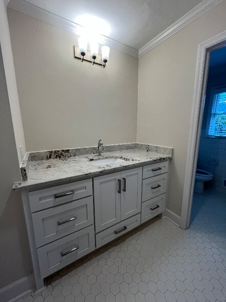 Building Photo - 3517 Jamaica Dr