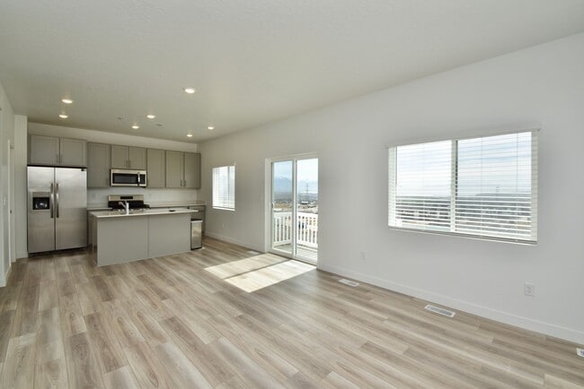 Building Photo - Spacious Saratoga Springs 4 Bed 3.5 Bath Corner Home with Stunning Views