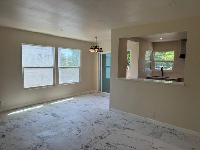 Building Photo - 851 N San Antonio Ave