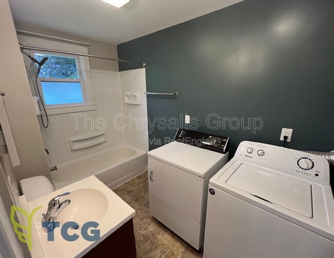 Building Photo - 1400 Kansas St