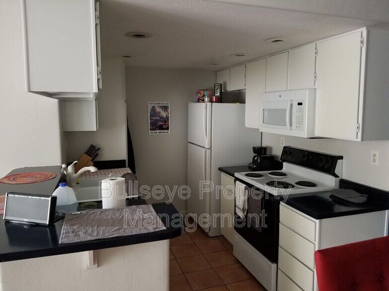 Building Photo - 1111 E University Dr
