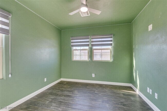 Building Photo - 2497 Birch Hollow St