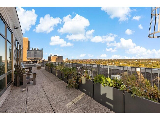 Building Photo - 2929 Chicago Ave