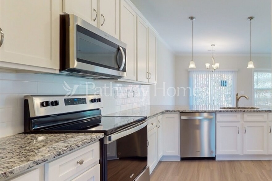 Building Photo - 121 S Sina St