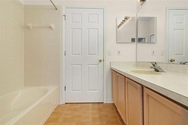 Building Photo - 411 Tamarind Parke Ln