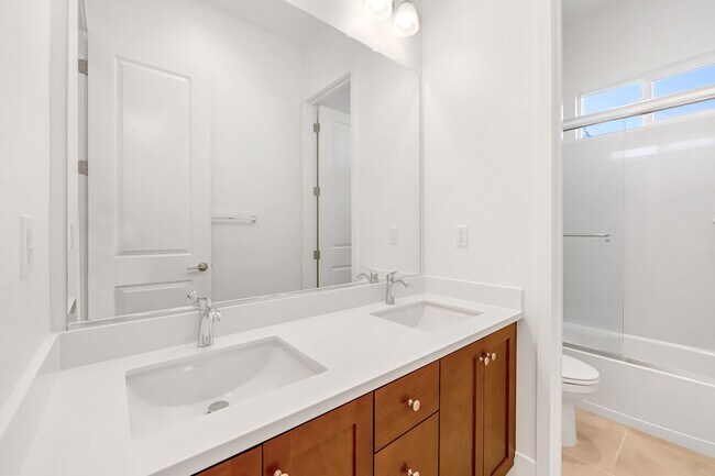 Building Photo - Beautiful Corner Lot 3 Bed 3 Bath Home