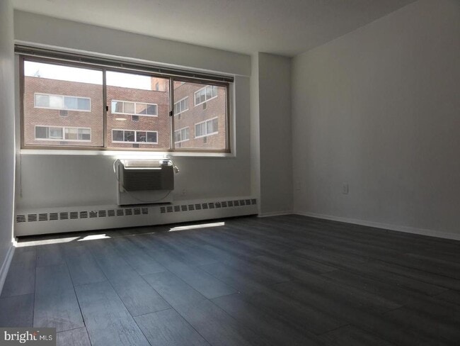 Building Photo - 2101 Chestnut St