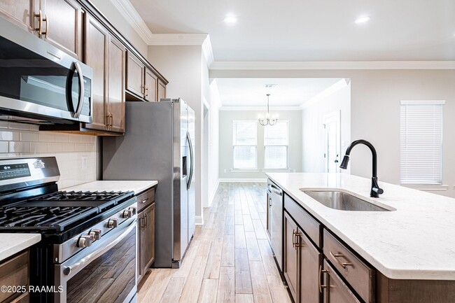 Building Photo - 102 Jubilation St