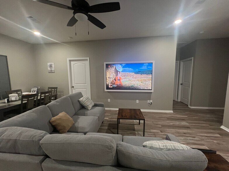 Building Photo - 507 E Mississippi St