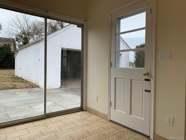 Building Photo - 24 Hall Ave