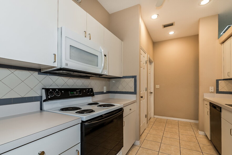 Building Photo - 3027 58th Terrace E