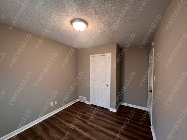 Building Photo - 3985 Fernway Dr