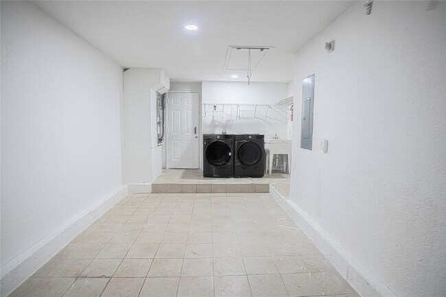 Building Photo - 7942 NW 37th Dr