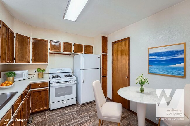 Building Photo - Spacious 2-Bed Townhome with Private Yard & 2-Car Garage in Aurora