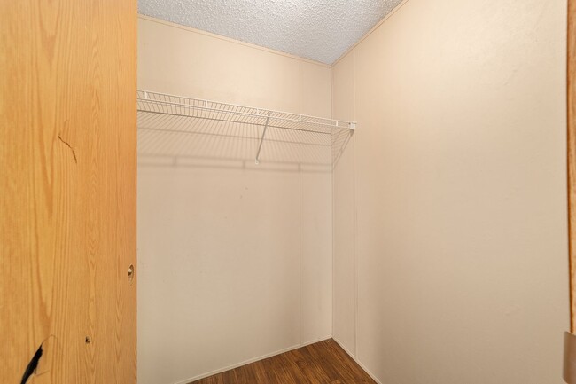 Building Photo - Spacious 3BR/2BA Home  Available Now!