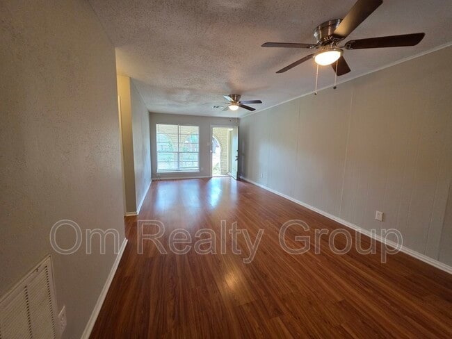 Building Photo - 12724 Shannon Hills Dr