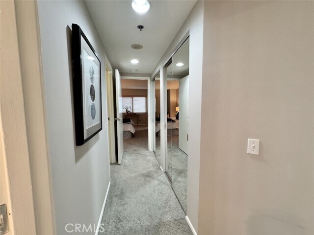Building Photo - 525 E Seaside Way