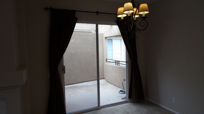 Building Photo - Clean & Spacious 2BR 2BA Two-Story, All Up...