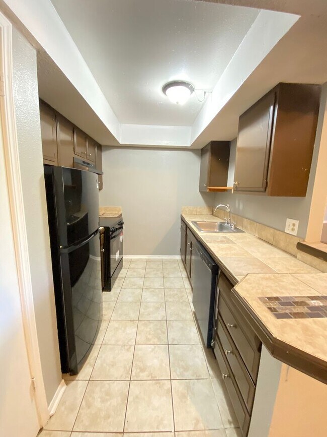 Building Photo - 1 BED 1 Bath APT NW OKC PC Schools
