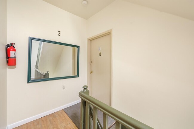 Building Photo - 523 Adams St