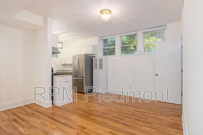Building Photo - 741 Frederica St NE
