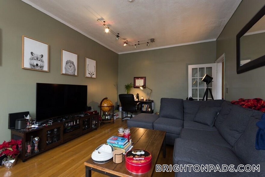 Building Photo - 1874 Commonwealth Ave