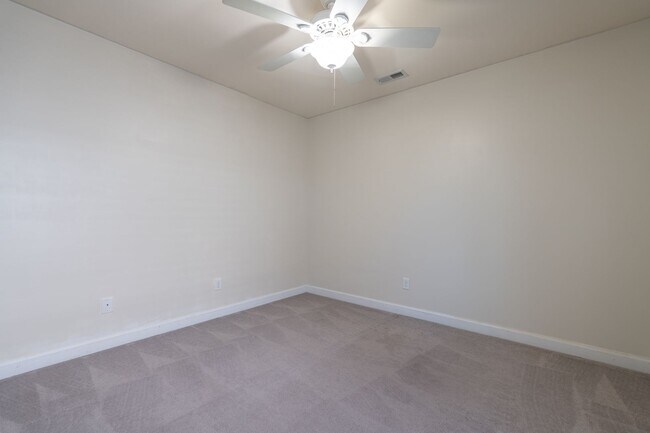 Building Photo - MOVE IN READY 3 Bedroom in the Heart of Western Branch!