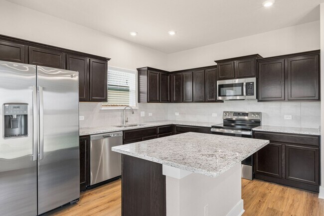 Building Photo - 8110 Bridgepointe Dr