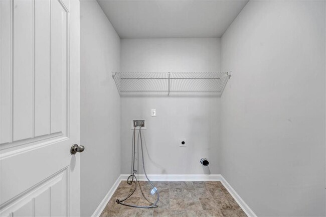 Building Photo - 167 Fernbrook Trl