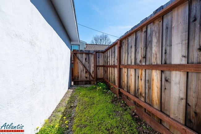 Building Photo - 513-517 Madison Ave