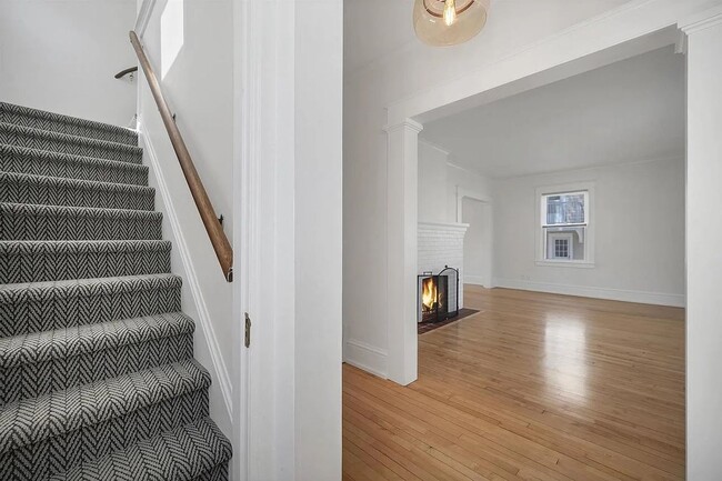 Building Photo - Charming Cape Cod Single Family