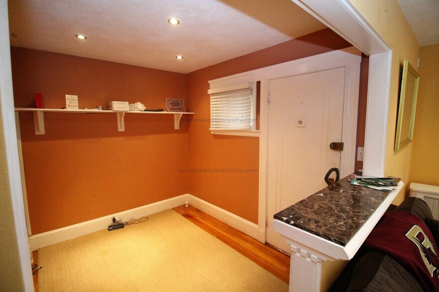 Building Photo - 504 Washington St