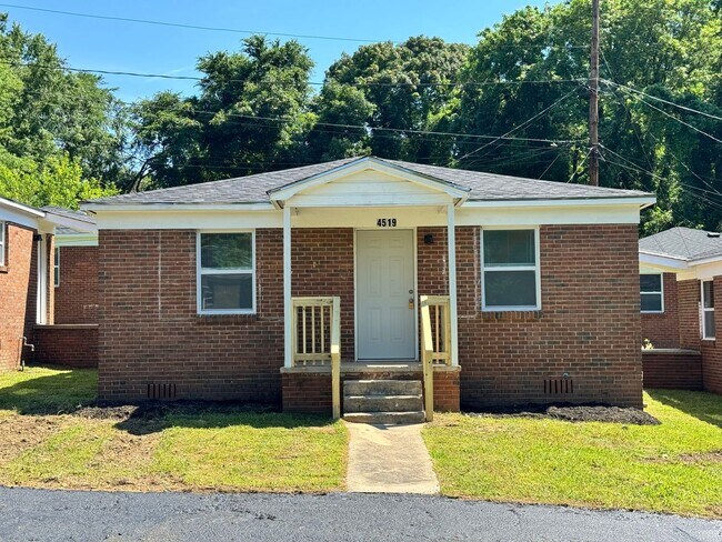 Building Photo - Two bedroom apartment for $1199 per month ~5 minutes from the Airport in a quaint and quiet commu...