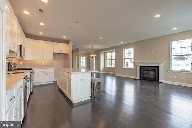 Building Photo - 275 Hillstone Cir