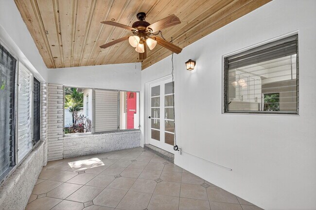 Building Photo - 5009 Spruce Ave