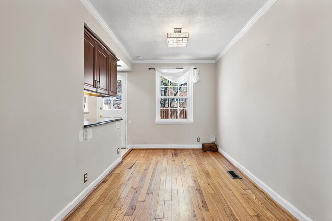 Building Photo - 3011 S Buchanan St