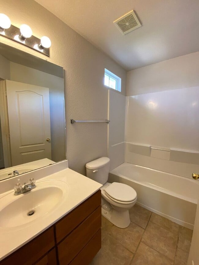 Building Photo - Northern Meadows - 3BR 2 Story - LOFT