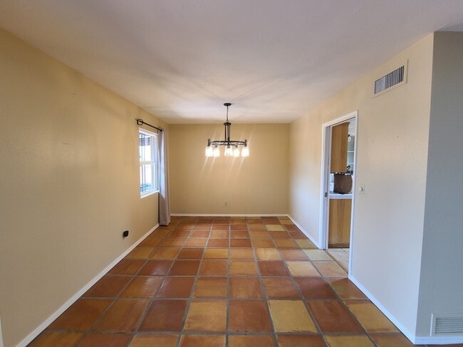 Building Photo - Beautiful 3bedroom 2 bathroom